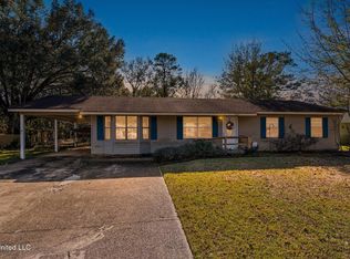 2924 Dantzler St, Moss Point, MS 39563