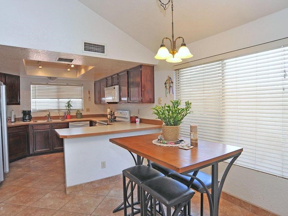1st image of 1913 W Southbrooke Cir