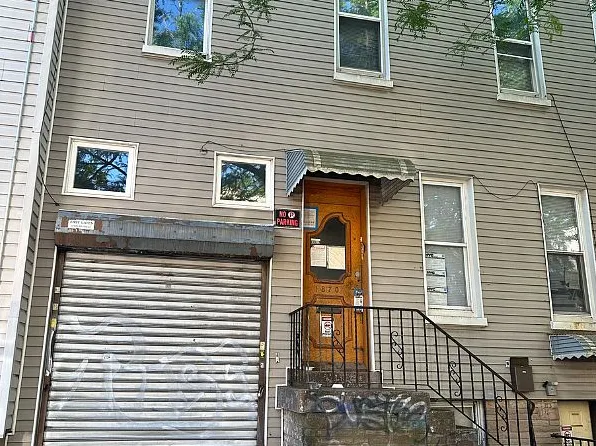 1870 Grove St, Flushing, NY 11385