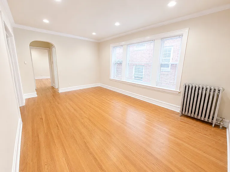 2044 W Farragut Ave #2C — Photo 2
