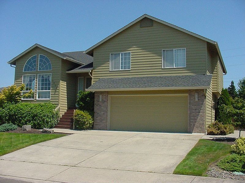 2nd image of 3208 NW 113th Cir