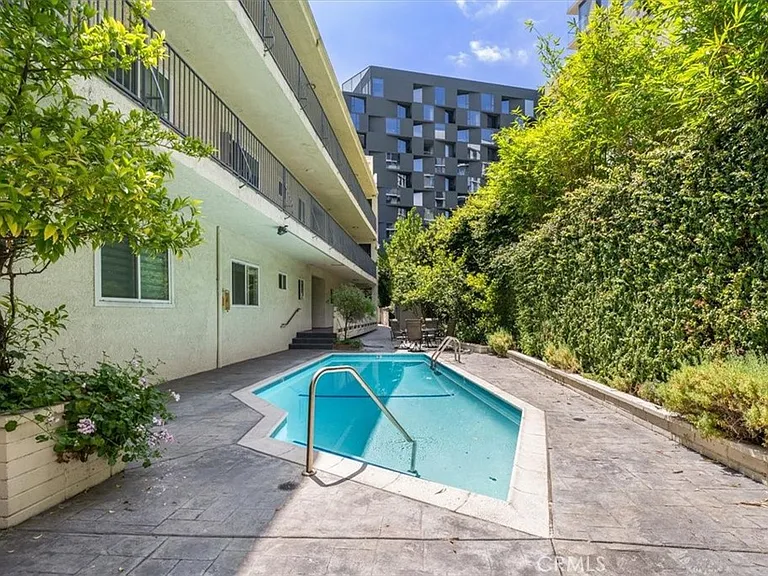 1228 N La Cienega Blvd #203 — Photo 21