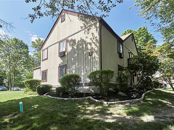 3rd image of 5B Heritage Ln #B