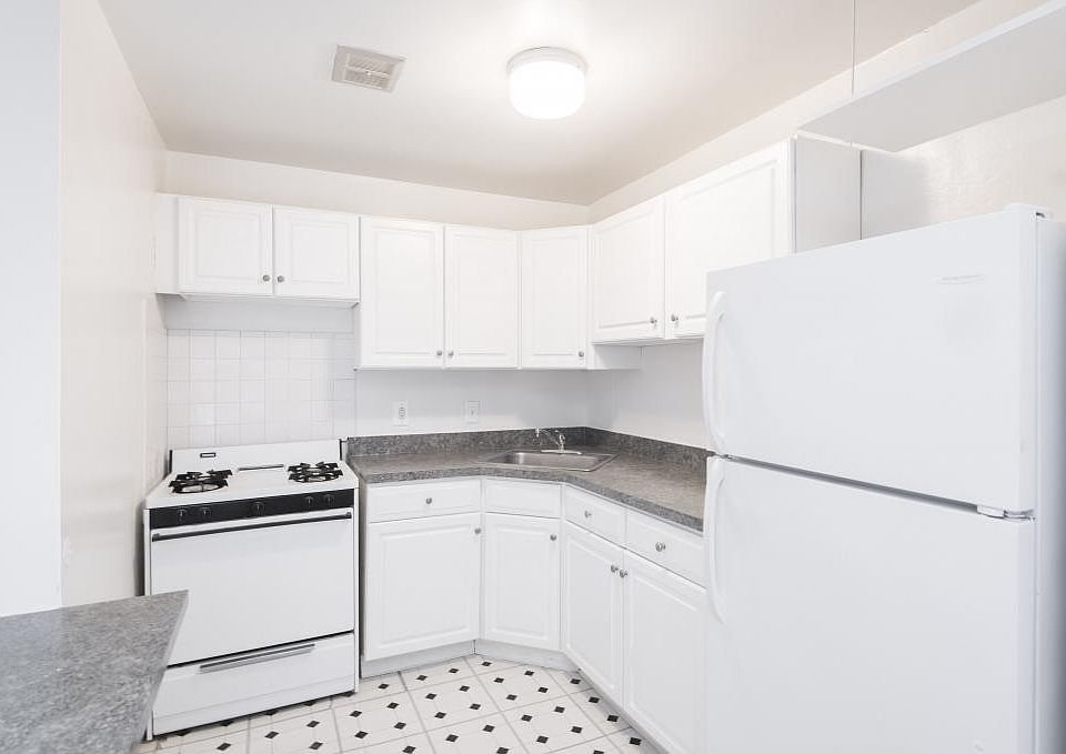 1st image of 1218-50 Walnut St #1201