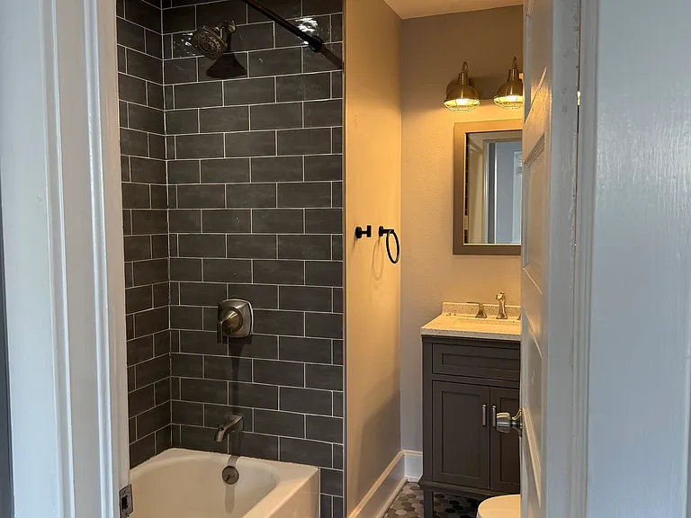 2116 Adams St — Photo 8