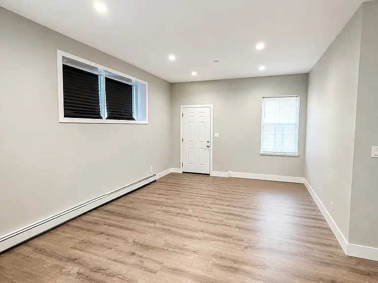 931 Van Duzer St #1 — Photo 1