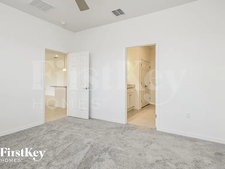 1585 Isleta Loop — Photo 10