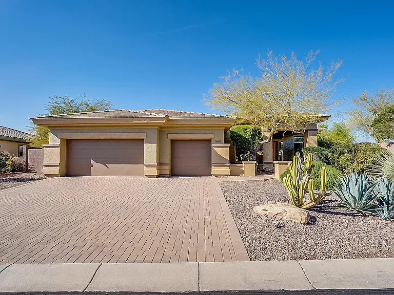 42020 N Moss Springs Rd — Photo 1