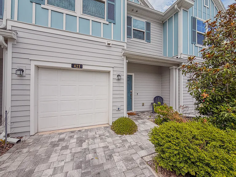 421 Boracay Cir — Photo 3