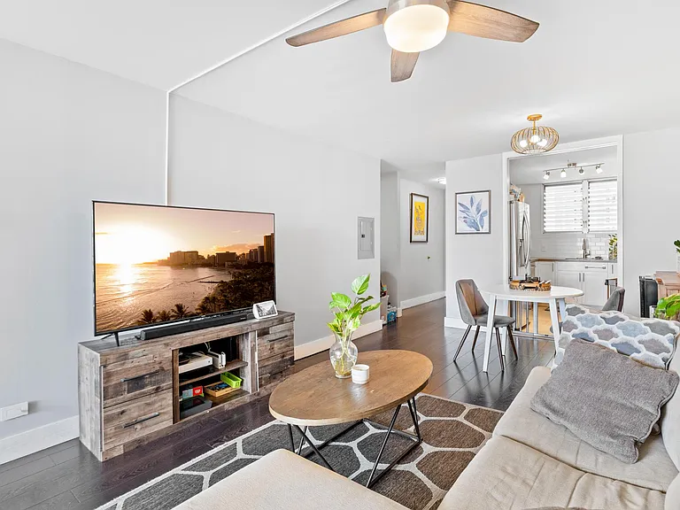 1717 Ala Wai Blvd #1004 — Photo 4