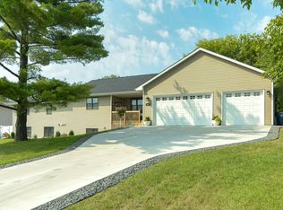 945 7th Ave SW, Forest Lake, MN 55025