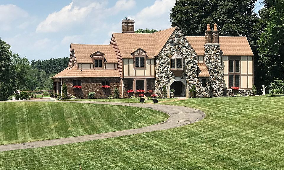 2nd image of 5550 Browns Lake Rd