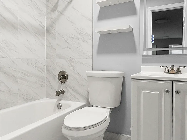 109 SE 23rd St #1-3 — Photo 4