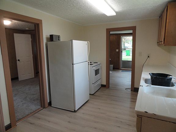 4th image of 449 Troyer Ct