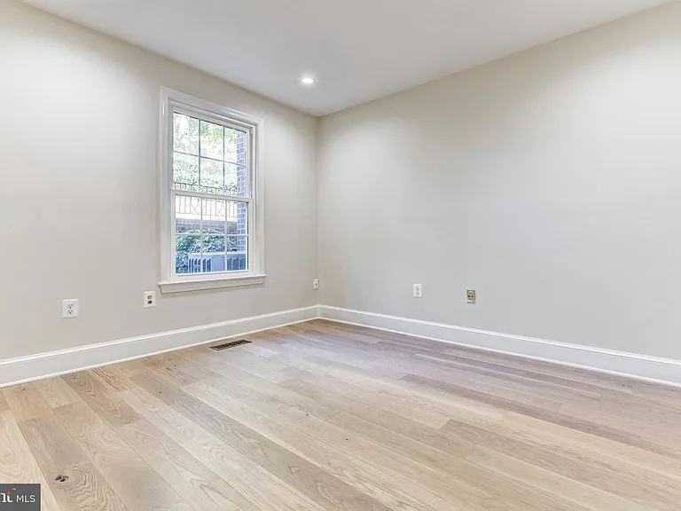 3221 Sutton Pl NW #C — Photo 6