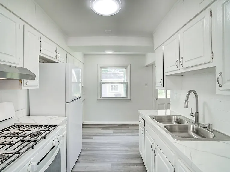 13117 Wilton Ave — Photo 19