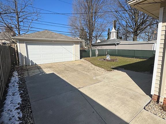 3rd image of 5572 E 141st St #44137