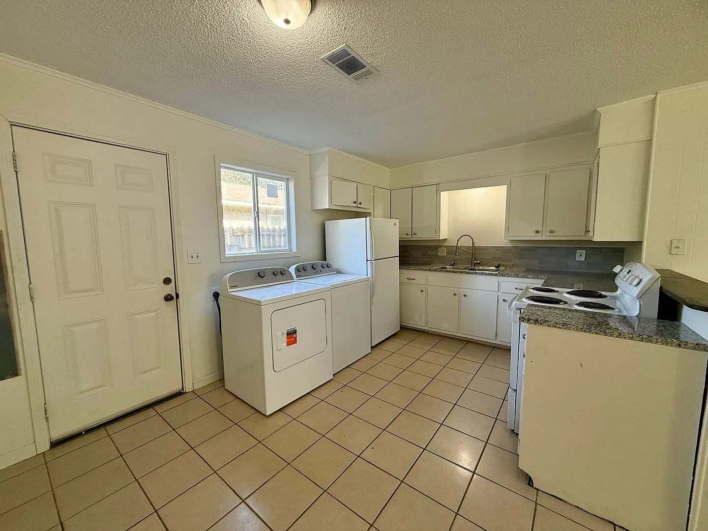 1403 Kimberly Dr — Photo 2