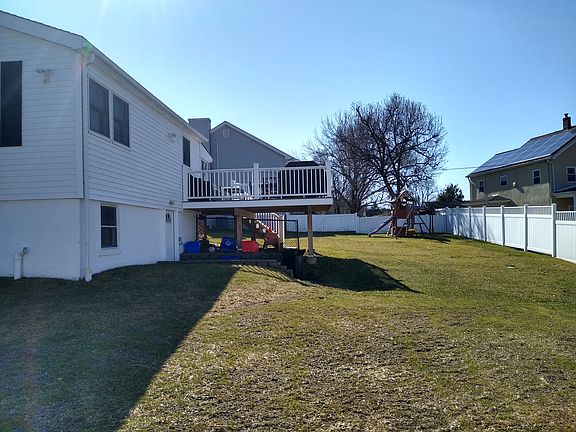 3rd image of 557 Marietta Ave