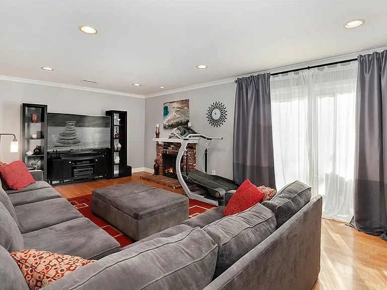 16130 Golden Lantern Ln — Photo 7