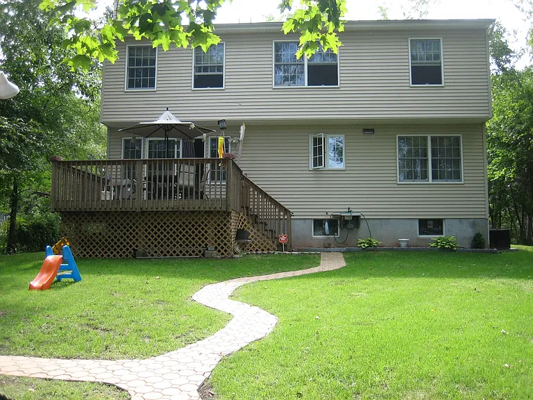 142 Lakeside Dr S — Photo 10