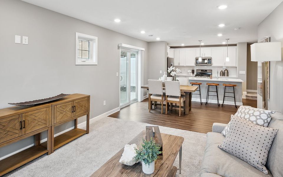 Franklin Plan, Vermillion Commons Colonial Manor Collection