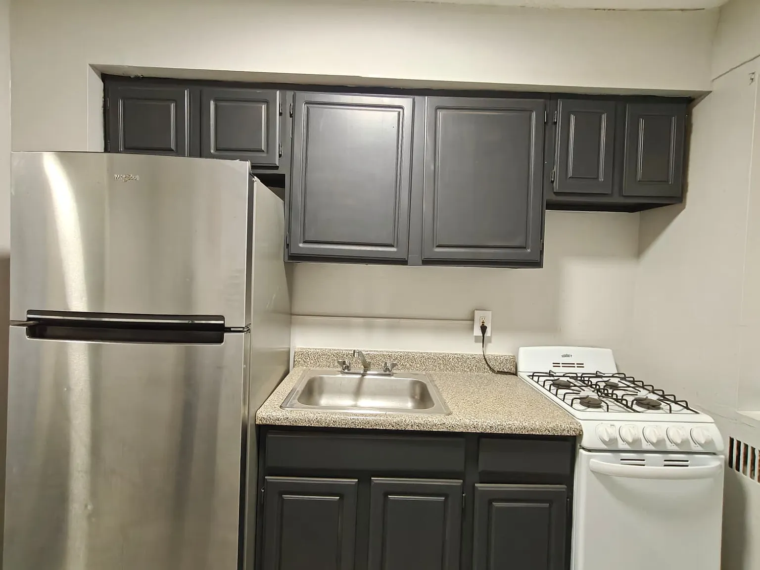 Beautiful Apartment Available Now! — Photo 1