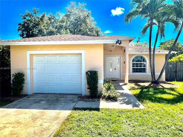 100 NW 3rd Ave, Hallandale Beach, FL 33009