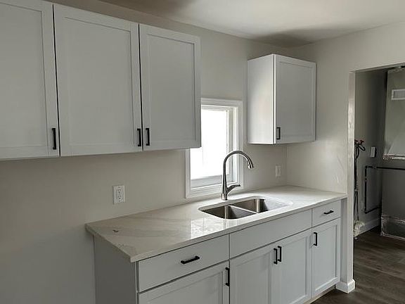 5th image of 3416 Blackstone Ave