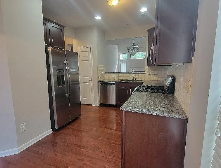 2339 Whitford Ln — Photo 3