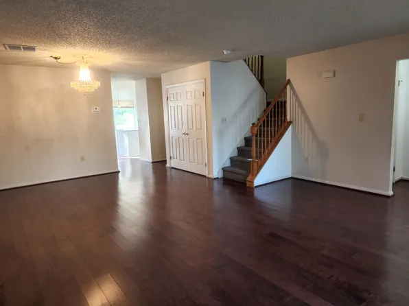 27 Hudson Ct, Franklin Park, NJ 08823