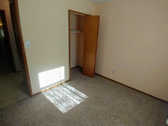 3rd image of 3600 Dupont St