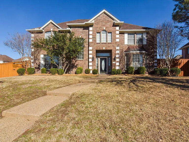 8512 Mesa Verde Dr — Photo 1