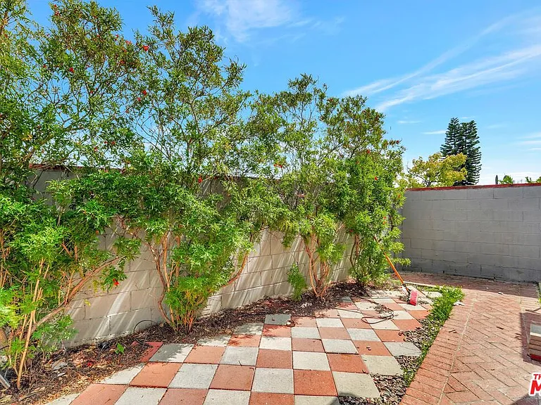 12801 Friar St — Photo 22
