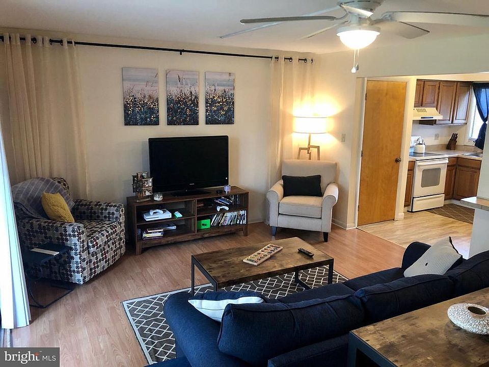 1st image of 29 Foxtail Ct #31