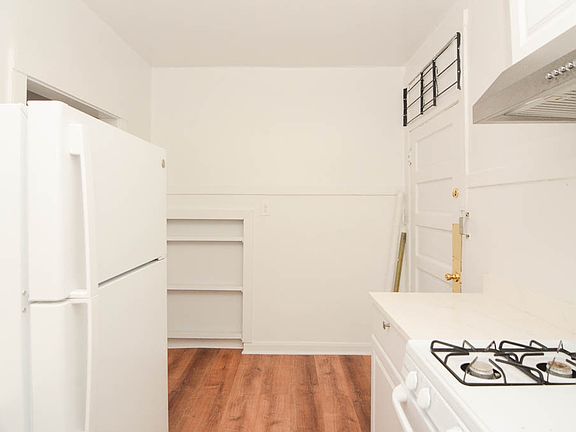5th image of 3827 N Lincoln Ave #2