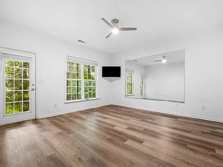 2844 Loftview Sq — Photo 36