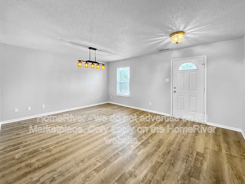 4 bed, 2.5 bath, 3160 sqft, $2,495 — Photo 3