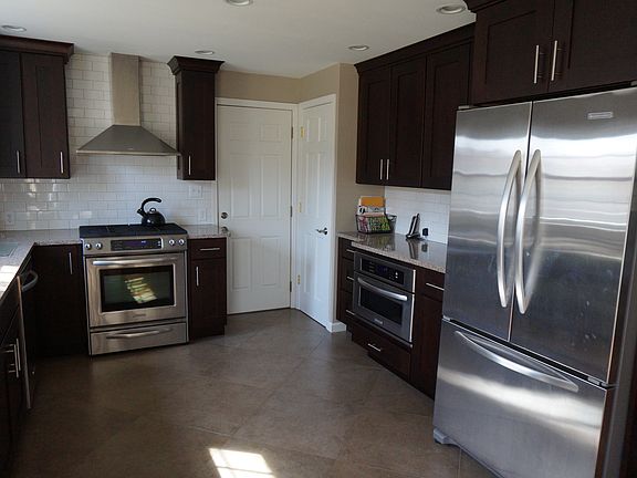 4th image of 224 Monroe Dr