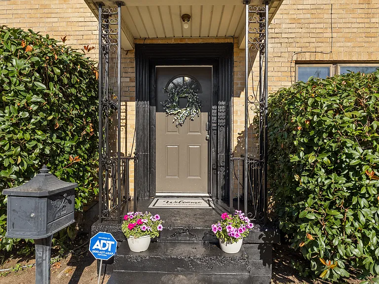 2321 Lawrence St — Photo 22