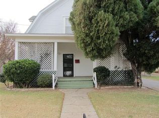 609 N Michigan Ave, Mangum, OK 73554