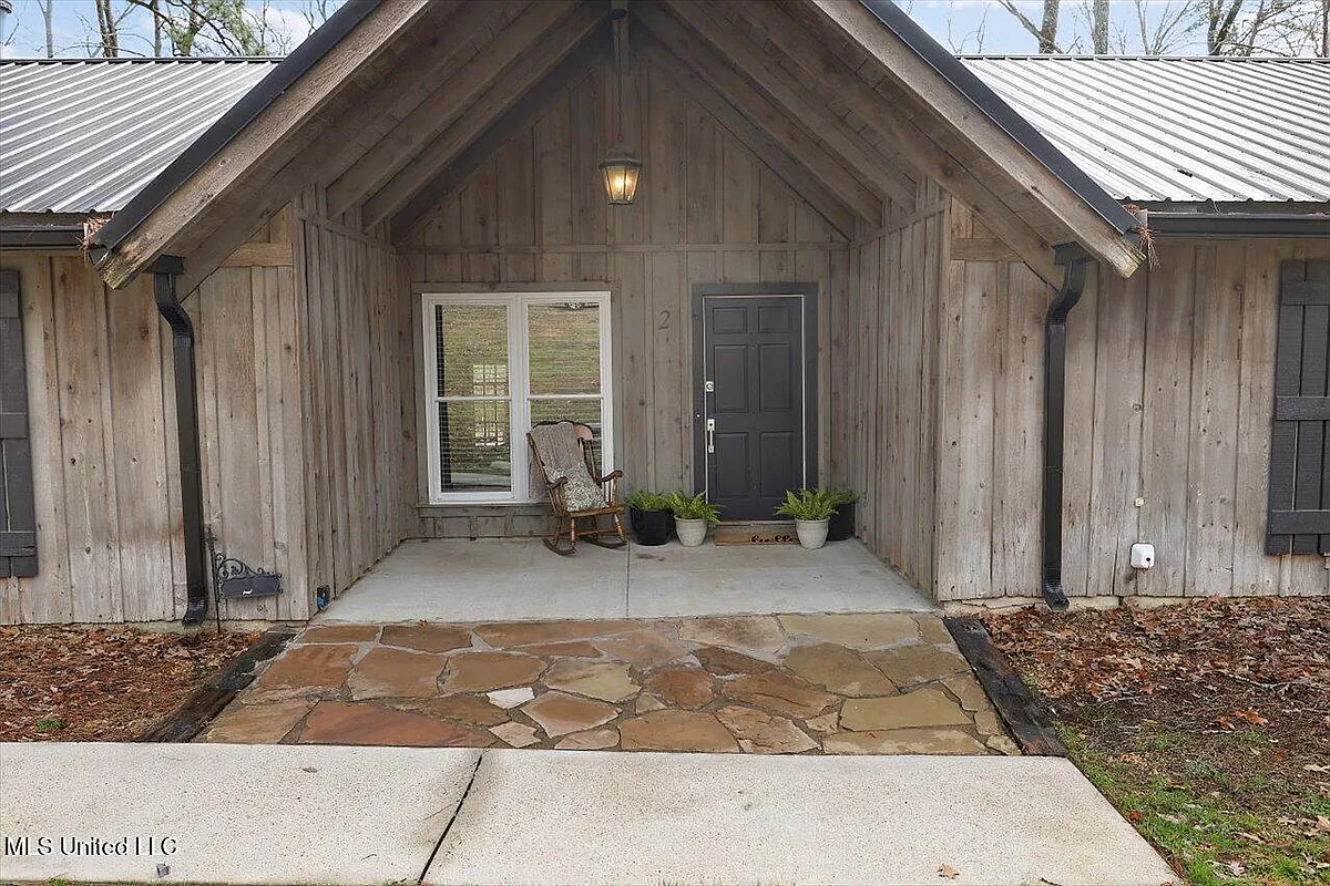 Building Photo - 2 Village Dr