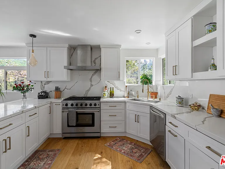 20402 Paradise Ln — Photo 12