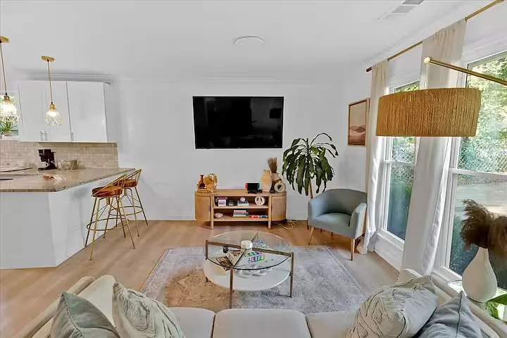 4 bed, 1722 sqft, $2,800 — Photo 3