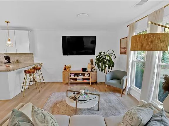 3rd image of 1239 Elizabeth Ave SW