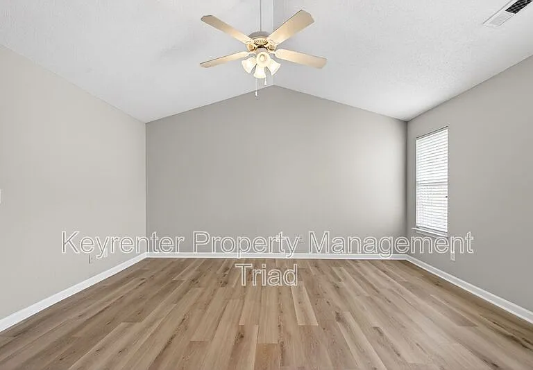 2703 Stafford St — Photo 11