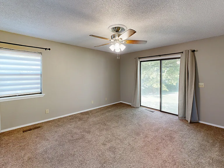 1275 N Gregg Ave — Photo 22