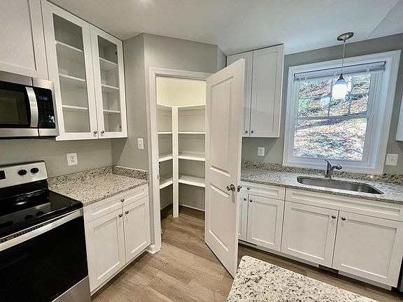 5th image of 29833 Hillview Dr