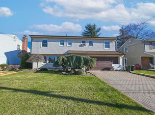 2466 Kayron Ln, Bellmore, NY 11710