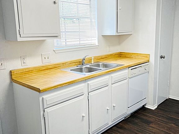4th image of 2700 N 16th St APT 23
